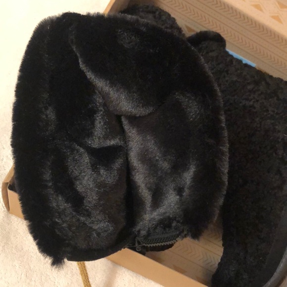 NWT faux Persian lamb black Inez boots from Tom’s with super soft fur lining - Picture 7 of 16